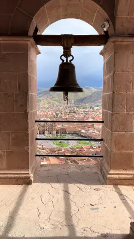 Campanario de San Cristibal #CampanarioSanCristóbal 🛎️ #CuscoHistórico 🏛️ #VistasPanorámicas 🌄 #CulturaAndina 🇵🇪 #DestinoImperdible ✨ #SanCristóbalCusco 🏔️ #PatrimonioCultural 🌍 #AventuraEnCusco 🚶‍♀️🎒 #FotografíaDeViajes 📸 #MagiaDelCusco 💫