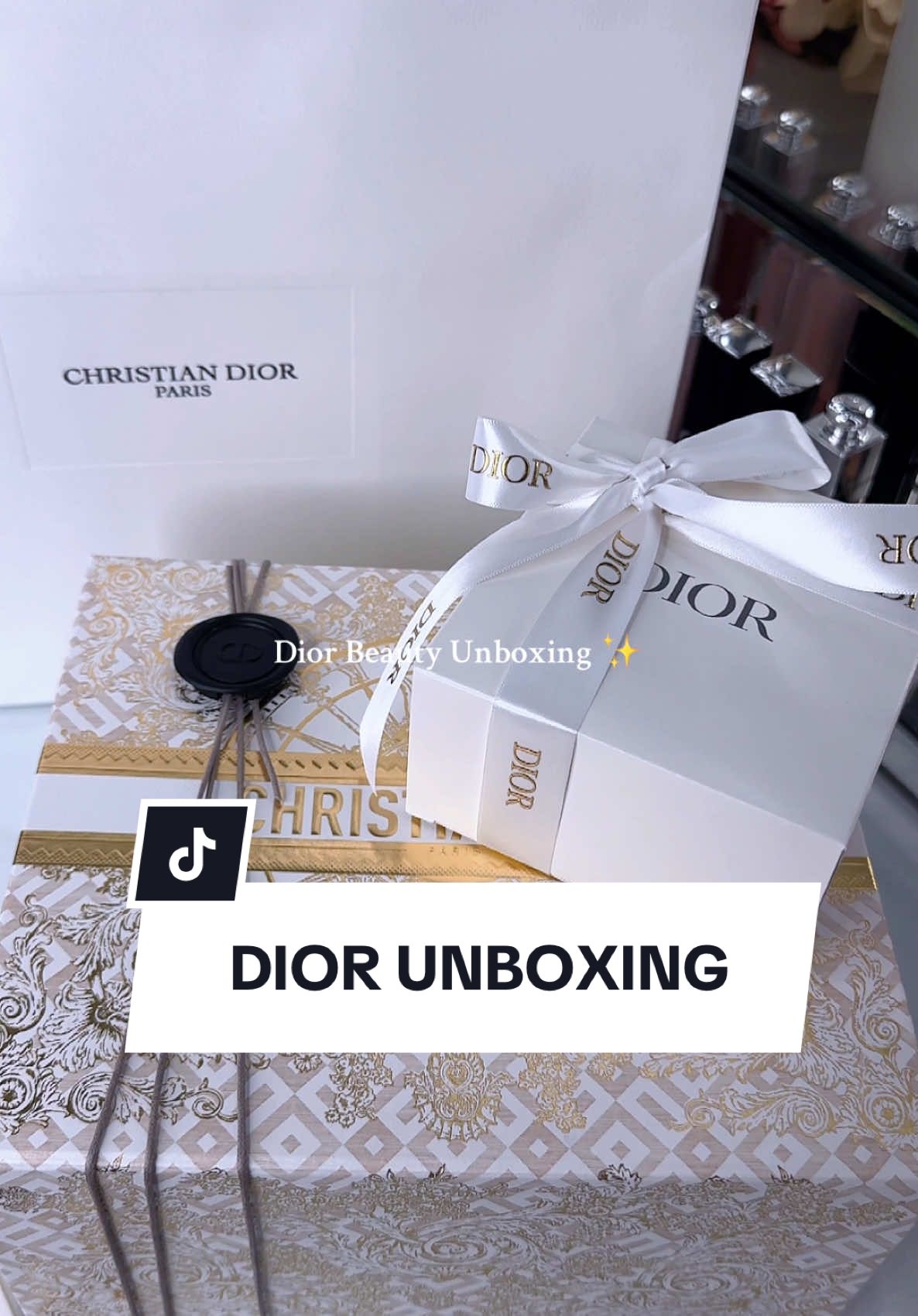 Another week another Dior La Collection Privée fragrance added to my collection 🌸  I went out of my comfort zone and picked up the Sakura, it’s floral, powdery and fresh! And I love the exclusive Dior Beauty Jewellery Box  ✨ I think this scent is perfect for Spring/Summer … It’s feminine and romantic without being shouty.  Top notes:  Green Notes  Middle: Japanese Cherry Blossom, Rose, Jasmine and Hedione  Base: White Musk, Mimosa and Violet #diorbeauty #diorsakura #diorbeautylovers #diorunboxing #dioraddict #perfumerecommendations #diorperfume #diorlover 
