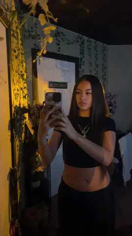 POLLAAAAAAAAAA-ROIIIDDDDDUUUHHHHH of you DANCING IN MY ROOOM 