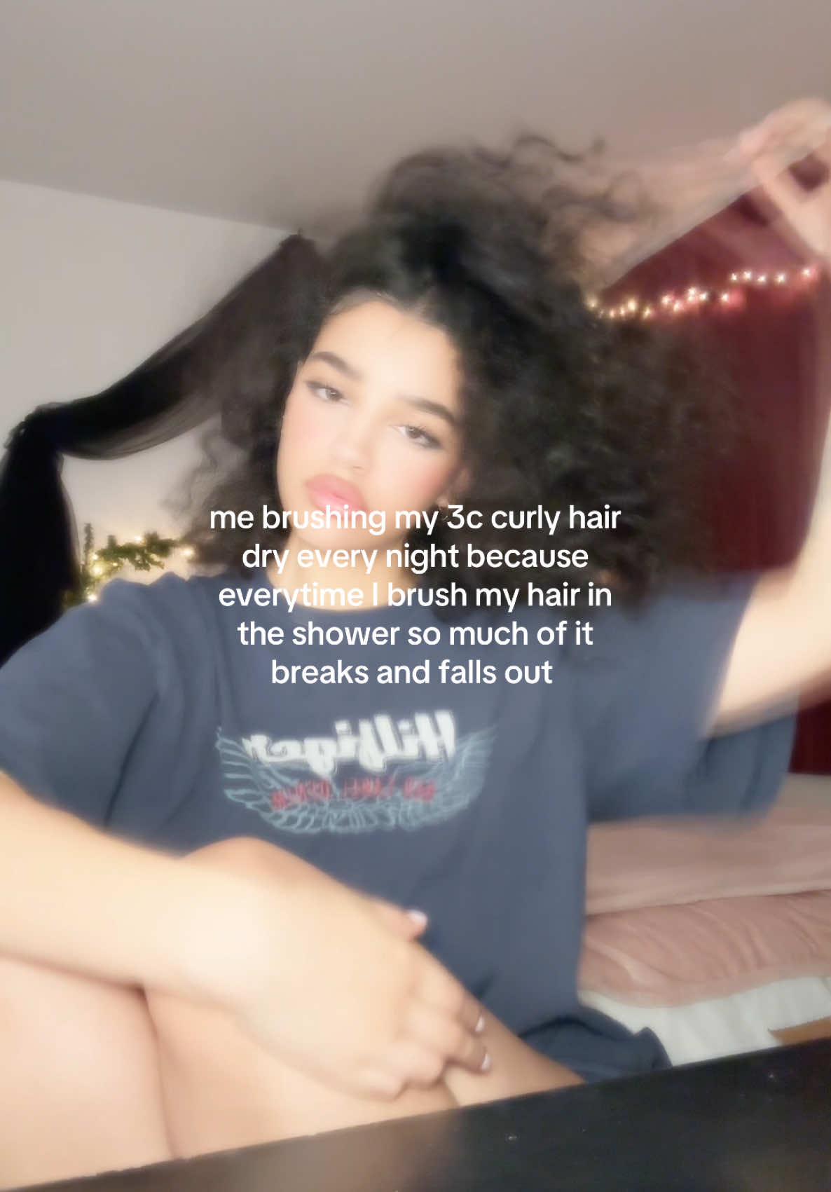 my hair is trippled in thickness after doing this 🥹💖💗💖✨ just go slow and in small sections, detangles softly with your fingers first, and always use some sort of light oil like jojoba or argan oil! 💕  #curlygirl #curlyhair 