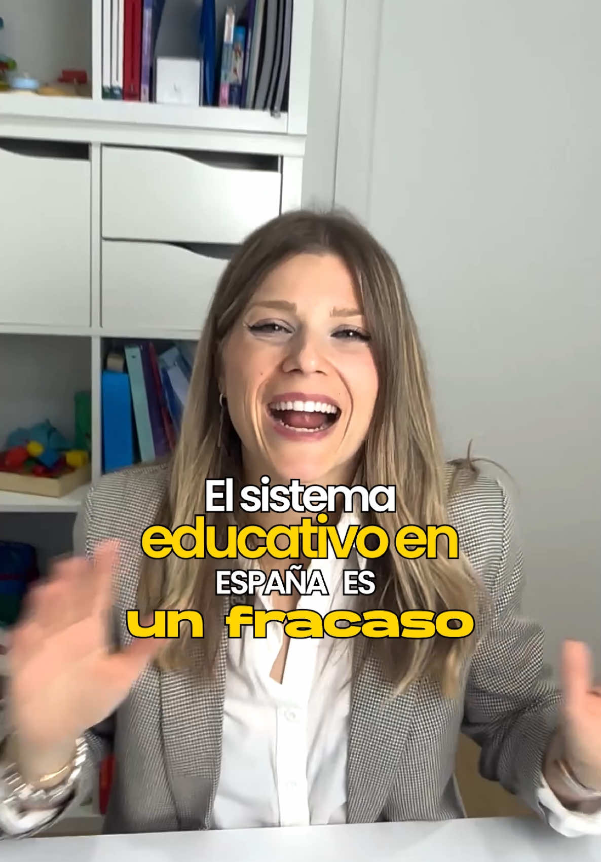EL SISTEMA EDUCATIVO EN ESPAÑA ES UN FRACASO Peero, por suerte hay muchísimos profesionales implicados que hacen muy bien su trabajo independientemente de lo que tengan marcado. Y si eso lo juntamos con habilidades que nos permitan potenciarles y ayudarles desde casa… Lo tenemos hecho ✅  El día 12 de diciembre voy a hacer una formación gratuita donde vas a poder detectarlo y saber potenciar lo que necesito tu peque. Y además te presentaré mi nueva formación que va a revolucionar el mundo de la logopedia 🙌🏻 Escribe la palabra CLASE y te mando el link para que puedas inscribirte.  Y si tienes dudas o quieres acceder ya a la formación antes del día 12, estás a tiempo de agendar una llamada conmigo y valoramos tu caso en concreto 🥰  Te veo dentrooo 😍 #logopedainfantil #formacionlenguaje #padresconscienteshijosfelices #crianzarespetuosa #logopedainfantilconsciente #desarrollodellenguaje