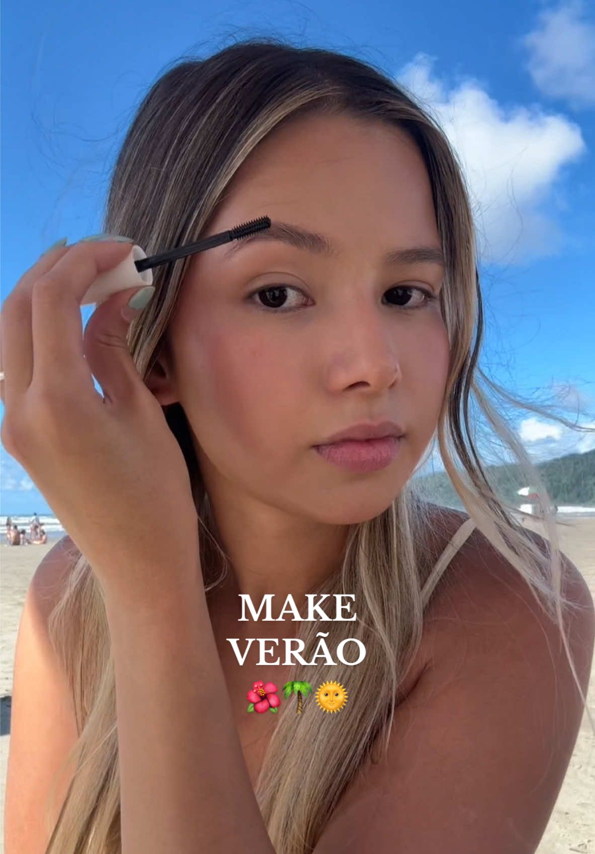 No lugar da base passei protetor solae com cor 🌞🌴 Produtos da @Vizzela 🌺