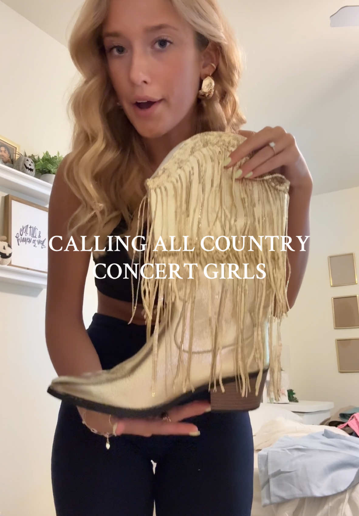 WHAT #country #goldcountry #goldboots #goldstaples #gold #fringeboots #concert #counteyconcert #countryconcertoutfit #contertoutfit #OOTD 