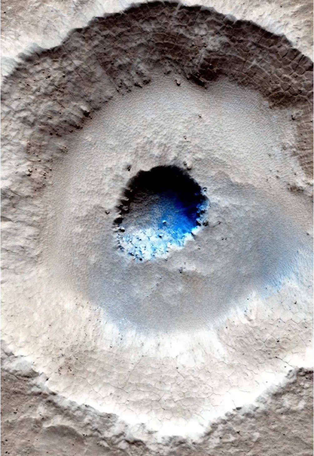 Lançada em 2005 a missão Mars Reconnaissance Orbiter (Orbitador de Reconhecimento de Marte) começou a exploração do planeta vermelho em 2006. Seu objetivo, estudar a superfície de Marte coletando imagens com riquezas de detalhes, graças a poderosa câmera HiRISE, capaz de captar pequenos detalhes. Já são mais de 468.000 terabytes de dados enviados para os cientistas. Veja mais no nosso canal no YouTube - @canaloconhecedor  #Marte #MRO #NASA #SistemaSolar #planeta #espaço #universo #ciência