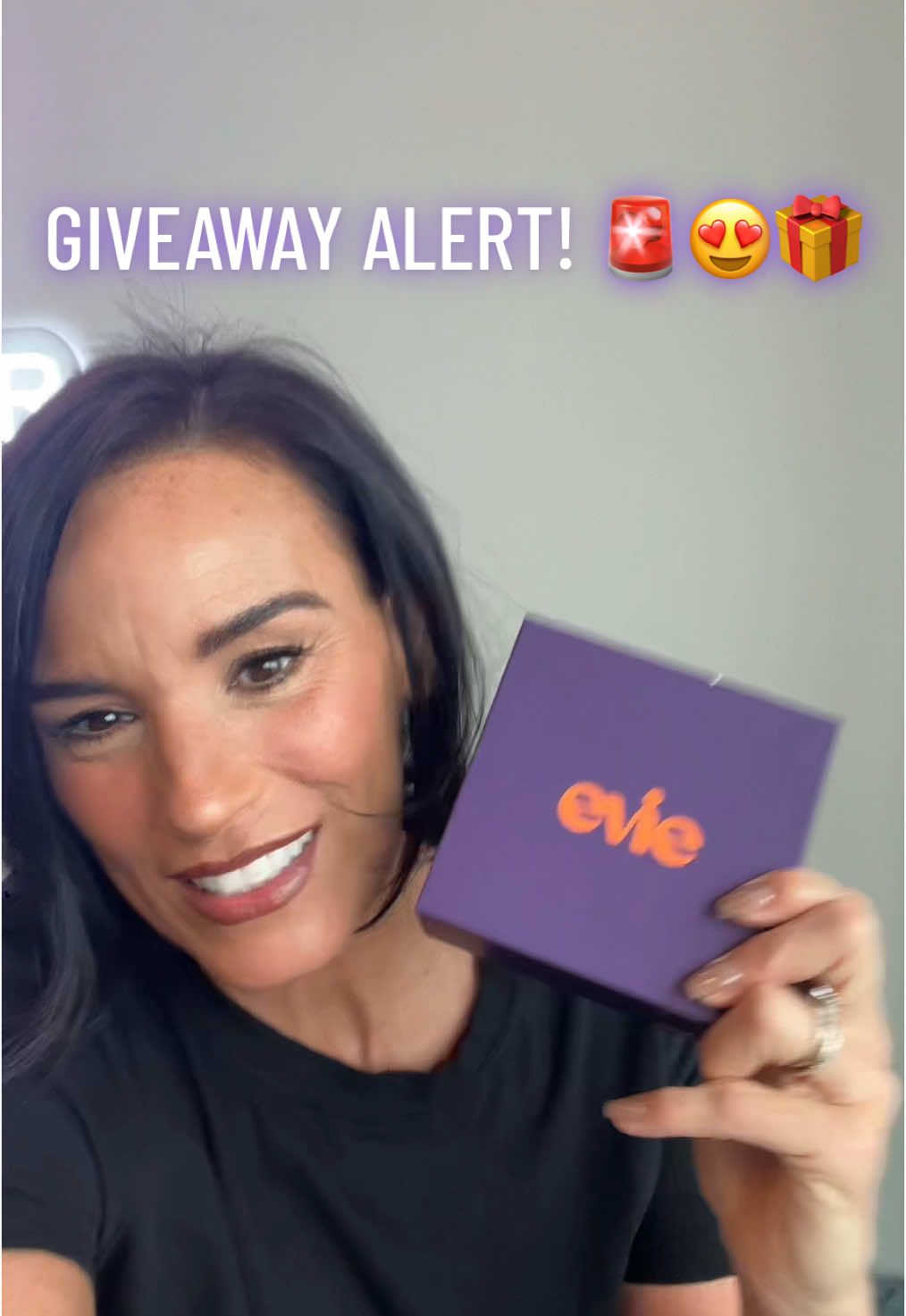 TIS THE SEASON! 🎁 One lucky winner will receive an Evie Ring from me to you! 🤭 HOW TO ENTER: - must be following me and @Evie Ring  - tag a friend in the comments below (more tags = more entries) - bonus entry: repost this video on your IG story (tagging both me and Evie Ring) - winner chosen and announced Friday 12/13!