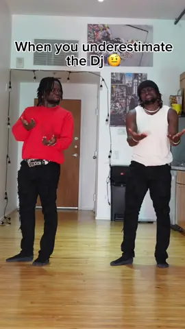 Never underestimate a Dj 😩💔 . . . #humor #comedy #dancing #jamaica🇯🇲 #mood #remix #usa🇺🇸 #choreography #twins #challenge #dancehall 