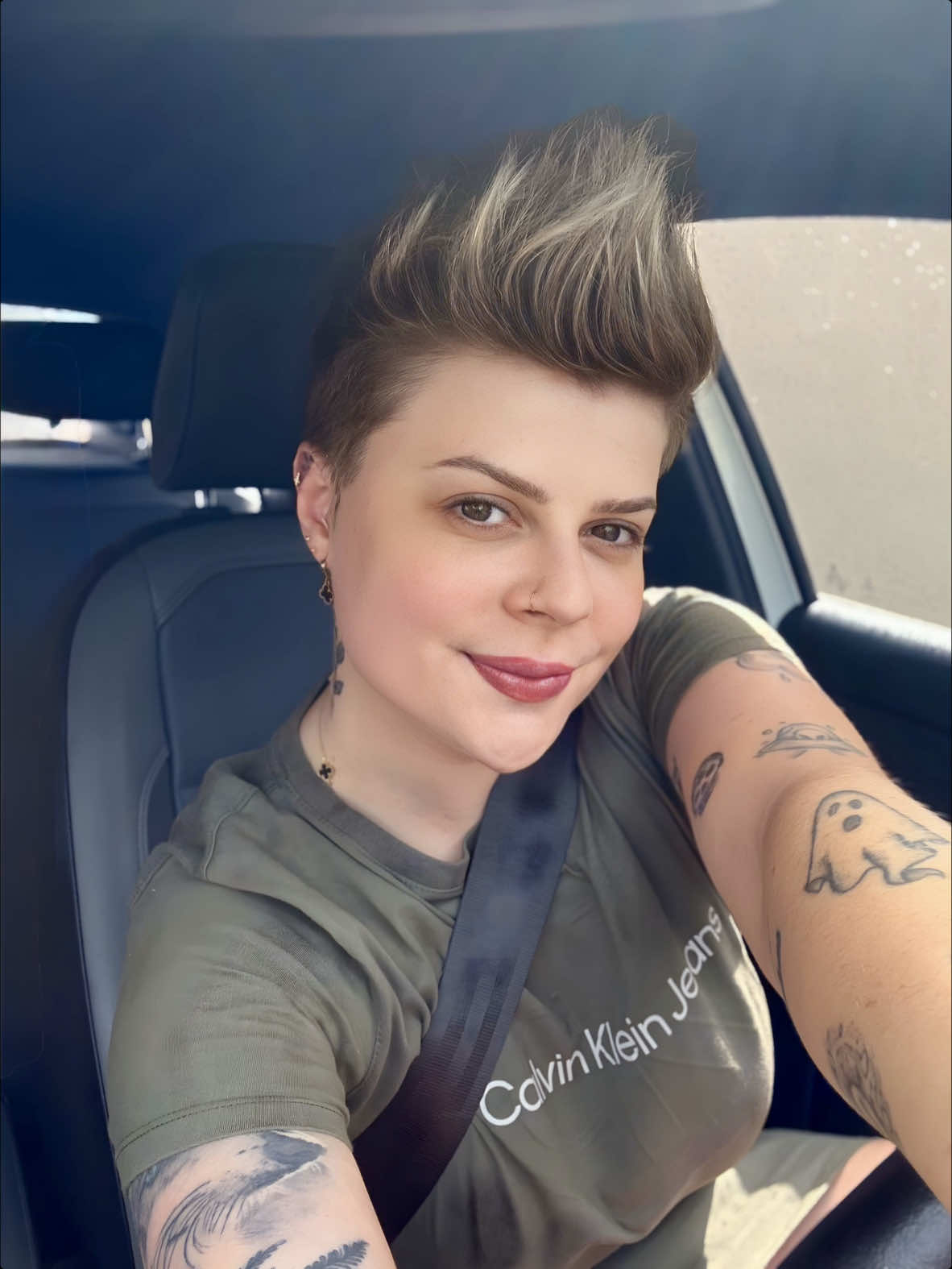 Vai descer nada, tu ta devendooo 😂 #lgbtq #foryou #aloucadocarro #comedia #vaidescer #musica 