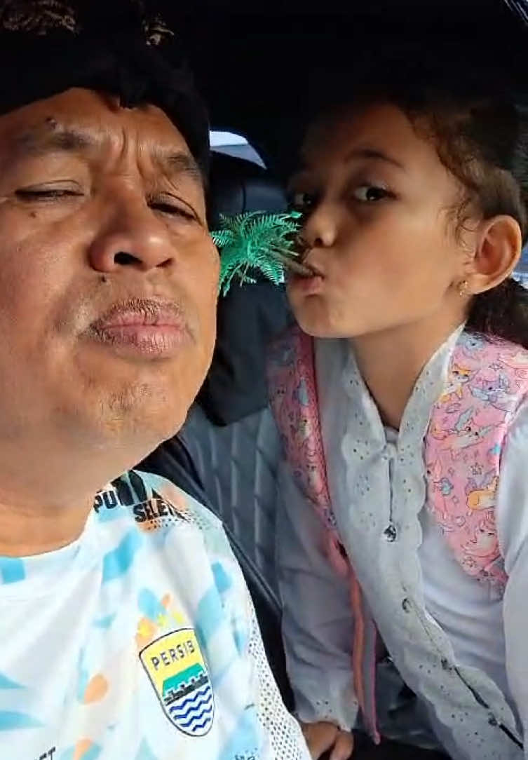 Bahagia…Ni Hyang sekolah diantar ayah #dedimulyadi #kangdedimulyadi 