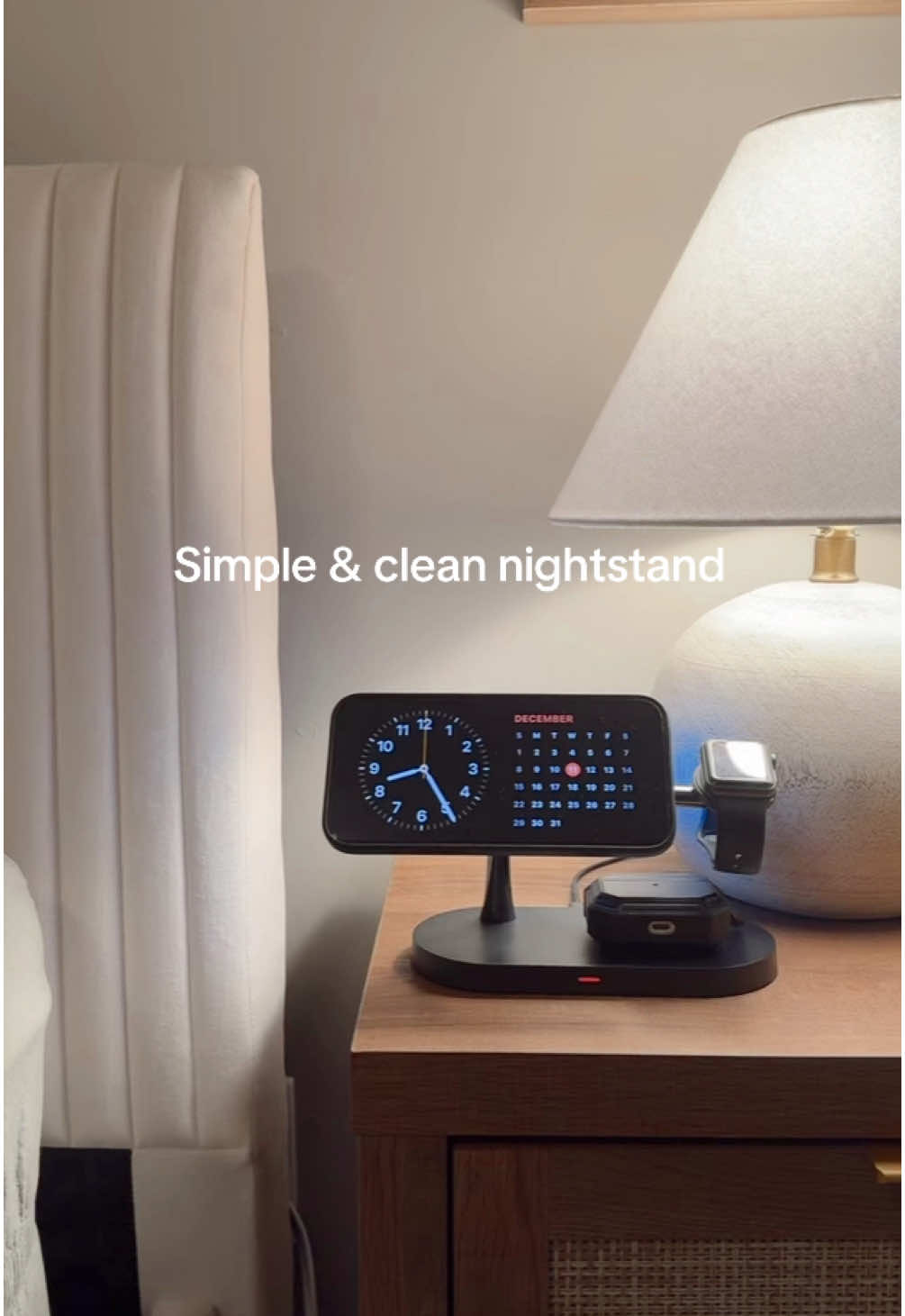 ☁️ 💤 🌙  #nightstand #wirelesscharger #wirelesschargerstation #wirelesschargerstand #phonegadgets #iphonetricks #christmasgift #organizedhome 