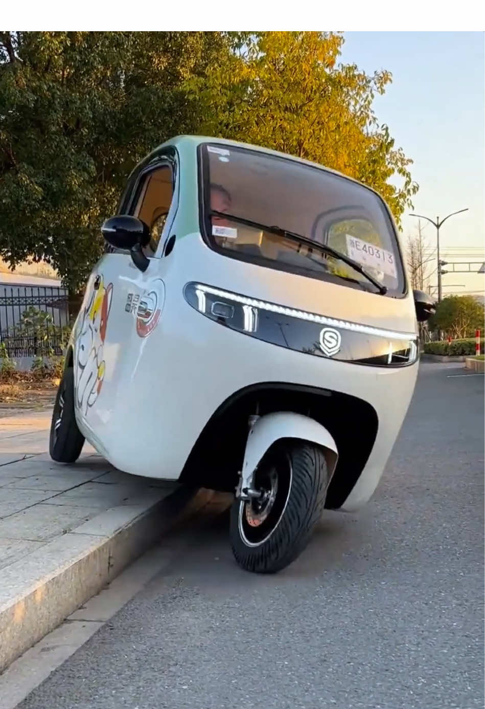 Surprised!!! I thought it was gonna flip, but it’s so stable and safe!!! #electricscooter #mobilityscooter #electricmobility #elderlyscooter #electrictricycle #electrictrike #safe #stable #convenience #newenergy #factory #B2B #export #mexico 