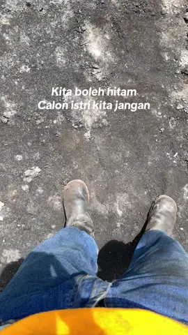 “Kalo takut hitam antar lamaran ke indomaret aja” ucap bapak helm putih🔥 #tambangbatubara 