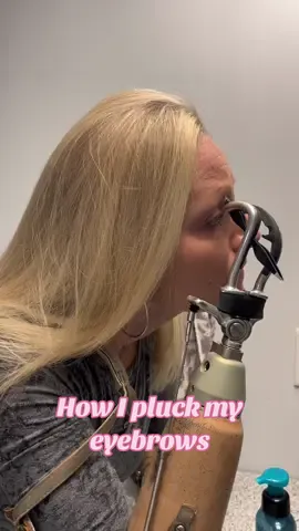 Sometimes it’s just easier to ask for help 😄 #eyebrows #eyebrow #eyebrowshaping #tweezers #grwm #howtotiktok #howto #amputee #quadamputee #prosthetic #disability #disabilitytiktok #amputeelife #amputeegirl #adapt #fyp 