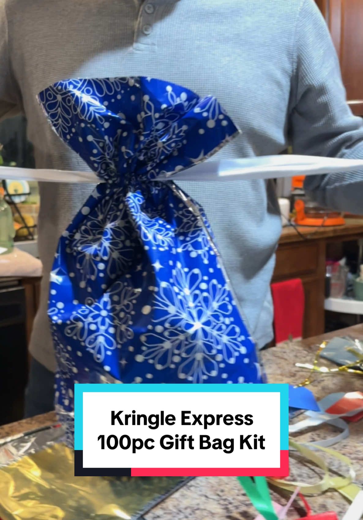Hurry Before It’s too late to snag the 100 piece Kringle Express gift bag kit before Christmas! Only $26.95 for 50 bags and 50 tags! Gift wrapping made easy! Never wrap gifts the old fashioned way again! #giftwrapping #wrapping #wrappinggifts #wrappinghacks #giftbags #christmas #christmasgifts 