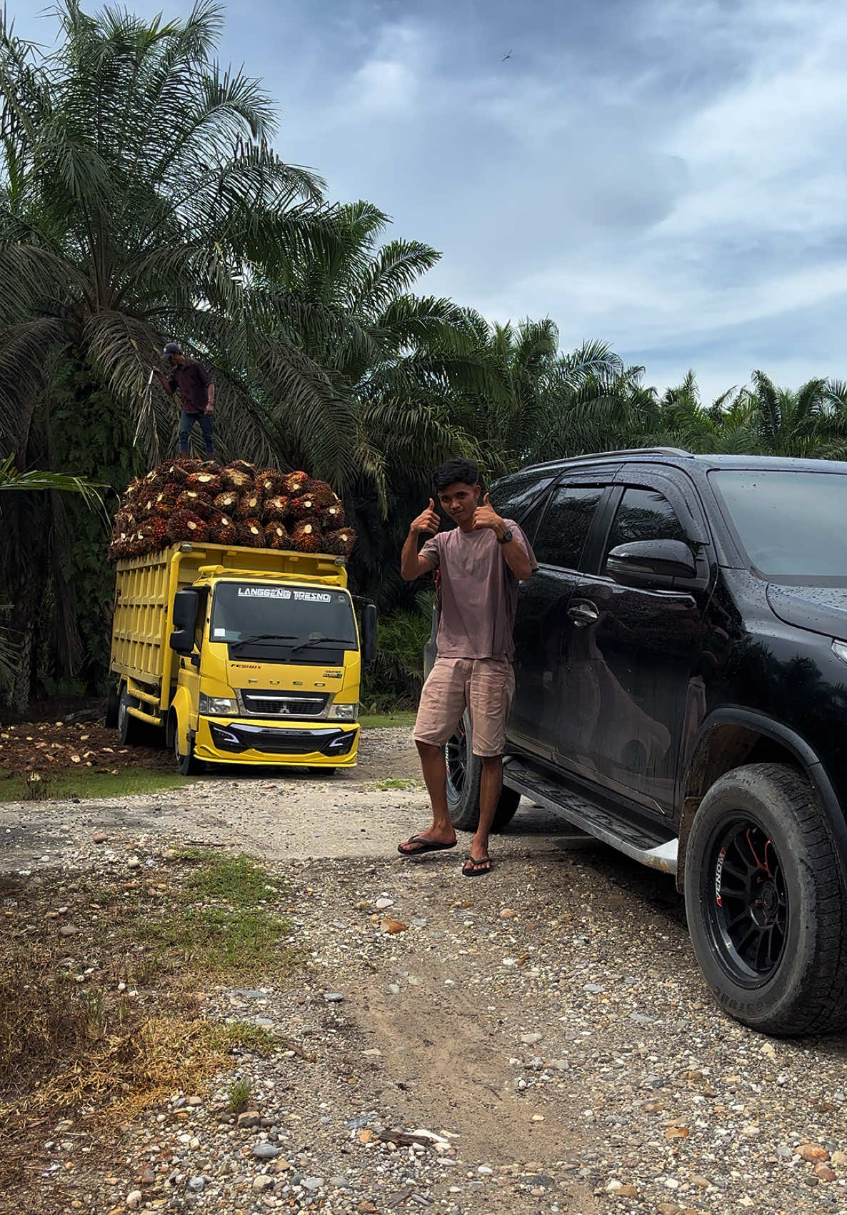 จุดไฟที่ฝ่ามือของฉัน 🔥🔥#sawitontiktok #sawitriau #fyp #fypシ #fypシ゚viral #cantermodifikasi #diesel #dieselpower #langgengtresno 