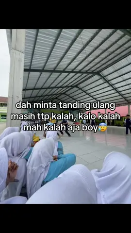 takut ah di hujat terus, jngan di hujat dong senior😰 #classmeeting #woluasik #fyp