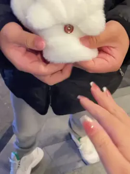 Không khí lạnh đột ngột tràn về, may mắn thay tôi đã nhận được đôi găng tay mèo dễ thương từ bạn trai. Điều đó khiến cho mùa đông năm nay của tôi trở nên vô cùng ấm áp #gangtay #gangtaymuadong #gangtayhongon #quatangbangai #gangtaymeo #gangtaynumuadong 