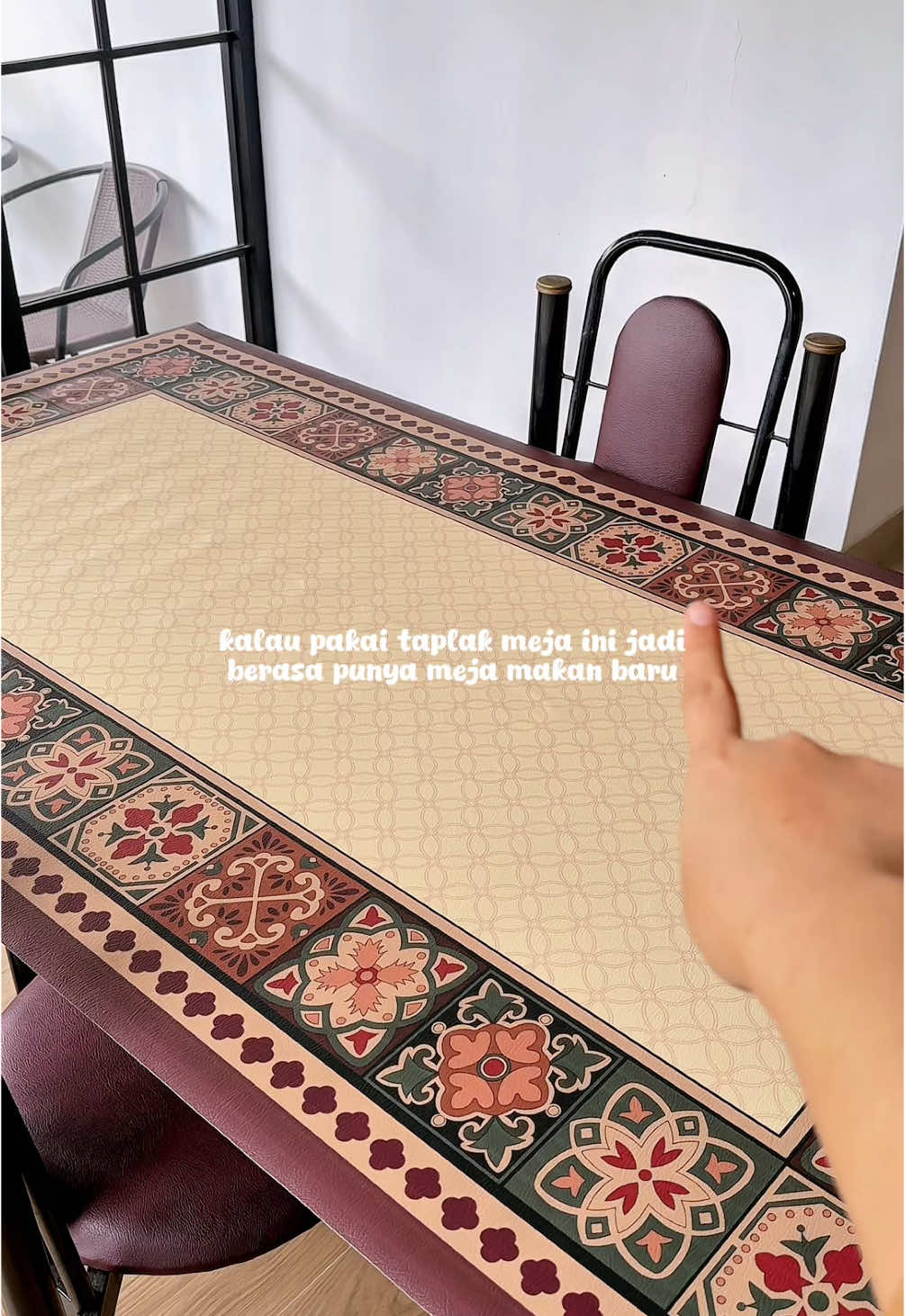 kalau masih sayang upgrade meja makan, mending upgrade ke alas atau taplak meja makannyanya dulu deh🤭 #alasmejamakan #taplakmejamakan #taplakmejamakanwaterproof 