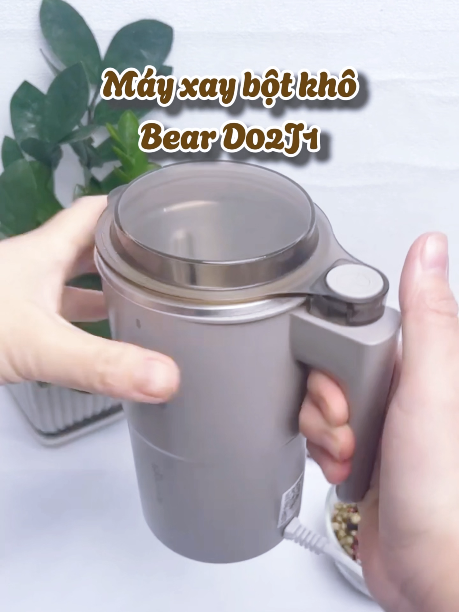 Máy xay hạt khô nhà Bear với 4 cánh lưỡi nghiền. D02J1 #giadungtienich #giadungthongminh #giadungtienloi #mayxaydanang #mayxayhatkho #mayxaymini