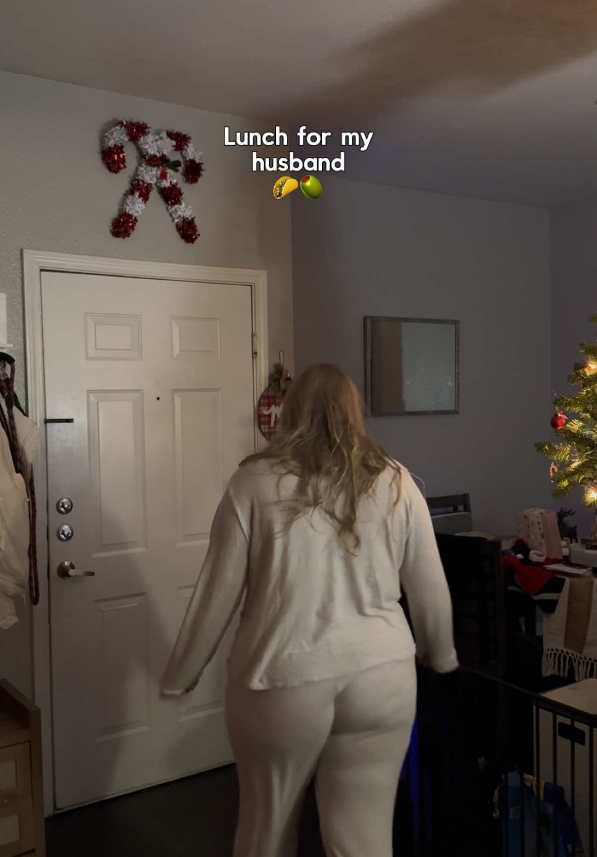 Hubs doesn’t like any other toopings on his tacos, so dont even ask🌮🫒 #tacothursday #tacos #whitegirltacos #lunchtime #lunchbox #lunch #lunchformyhusband #packinglunchformyhusband #packinglunch #truckdriver #husbandwife #hubby #routine #foryoupage #fyp #satisfy #trend 