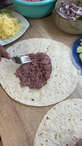 @Махеевъ  #рецепт #рецепты #донар #кесадилья #такос #тортилья #вкусно #быстро #просто#простойрецепт #простыерецепты #рек#рекомендации #хочуврекомендации 