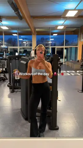Workout of the day ✨🐙🤸🏼‍♀️🍓 #fyp #fullbodyworkout #Fitness 