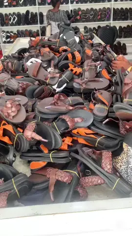 🚨 BEI 7500 TU   tupo mwenge dar jirani na kituo cha polisi cha mwenge ni GOROFANI FREM NO.C19 • NA DUKA LETU LINGINE LIPO KITUO CHA MABASI MWENGE FREM NO.409  JINA LA DUKA NI  SAPRO.MASAI • +255692346277 • +255758040343 • +25568 3933443 ⚠️SISI NDIO WALE TUNAO SAIDIWA NA BWANA 🙏                  #JESUS_WORSHIPPER 