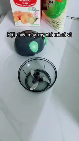 Mê chiếc máy xay chạy bằng cơ này thật sự …. Nhỏ mà có võ xay nhuyễn mịn tiện lợi dễ dàng vệ sinh nữa #banhmi2043 #mayxaymini #mayxaytoiot #locknlock #locknlockvietnam #mayxaylockandlock #mevabe #mebimsua 