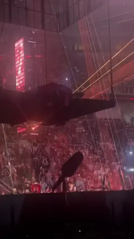 over now @BILLIE EILISH  #billieeilish #billie #hitmehardandsofttour #hmhastour #hmhas  📹 ameliaaris21