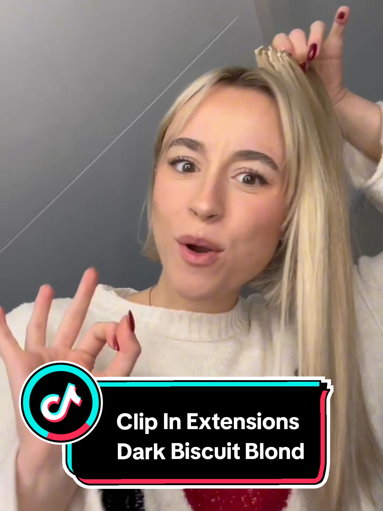 @meisgroenewegen met onze Dark Biscuit Blond😍 Ze draagt hier onze 40 cm in 140 gram. Dit is de ideale set voor korter haar.#clipinhairextensions #hairextensions #clipinhairextensions #rotterdam #nederland #dutch #christmashairstyles #christmashair #fyp #hairextensionssale 