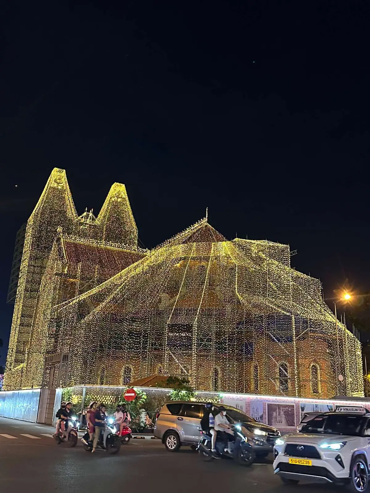 Cảm giác đi làm 1 ngày dài mệt mỏi,đêm tối xuống đi dạo sài gòn thích thậtt 😍😍 #xuhuong #xuhuongtiktok #saigon #dạophố 