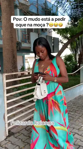 Coitada da moça que esta a sair do trabalho 😁😂🤣 Essa moça é escandalosa yh😁😂 os mudo afinal pedem assim😭🤣🫣#angola🇦🇴portugal🇵🇹brasil🇧🇷mocambique #tavare012 