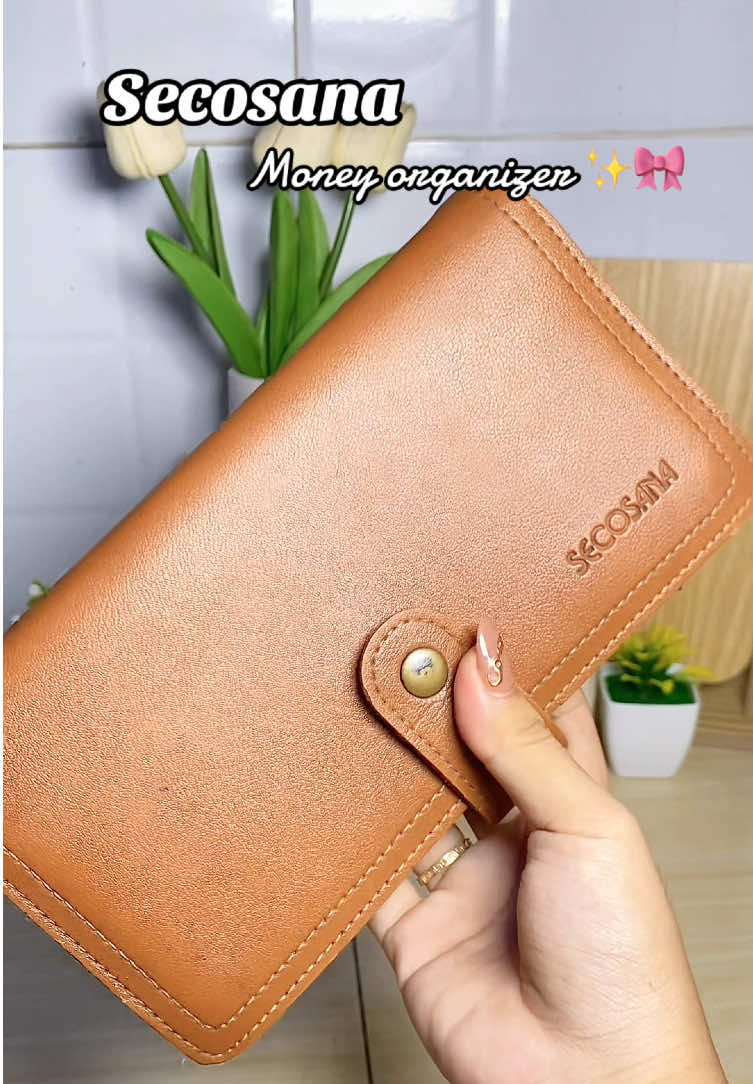 Money organizer from secasana ✨🎀#moneyorganizer #secosana #fyp #trendingwallet #brownwallet #luckywallet #organizingmoney 