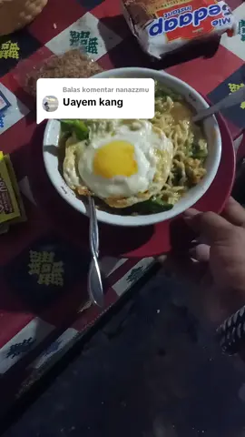 Membalas @nanazzmu Selamat sore warga desa yg terhormat ... Cuaca hujan sore-sore Nge'mie ae Karo Medang kopi... #wongpawon #jeksoromase #kancanekancaku 