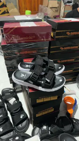 Rekomended banget buat temen temen yang suka adventure #sandalgunung #sandalsloppria #sandalkeren 