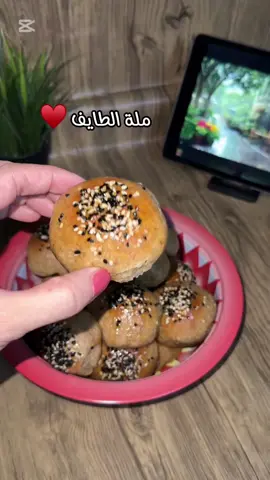 ملة الطايف لذذيذه وهذا وقتها مع الاجواء الشتويه  #ملة_الطائف #حلى #الشتاء🎻🎼 