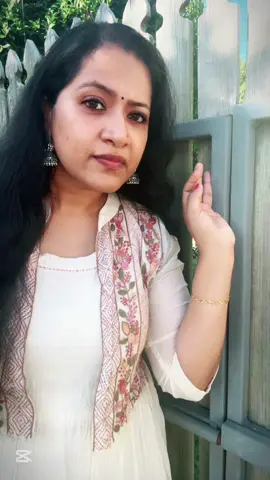 “Namukku gramangalil chennu raparkkam❤️❤️athikalathu ezhunnettu munthiry thottangalil poyi munthiry valli thalirthu poo vidarukayum mathala narakam pookkukayum cheythuvoennu nokkam… avide vachu njan ninakente premam tharum”…❤️❤️#livu10 #കട്ടക്ക്നിക്കും #aussiemallu #hamsadwani #fyupage #ActingChallenge #fyupage #Love #duet #lalettan #namukkuparkkanmunthirithoppukal #classicmovies 