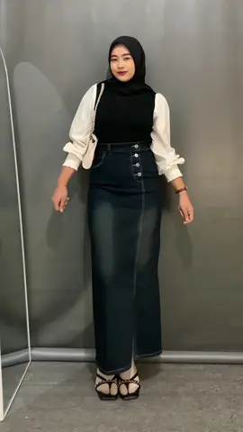 Rok jeans nya cakep warnanya sukak mana fit body🥺🫶🏻#megaguncang1212 #rok #rokjeans #rokwanita #rokspan #skirtoutfits 