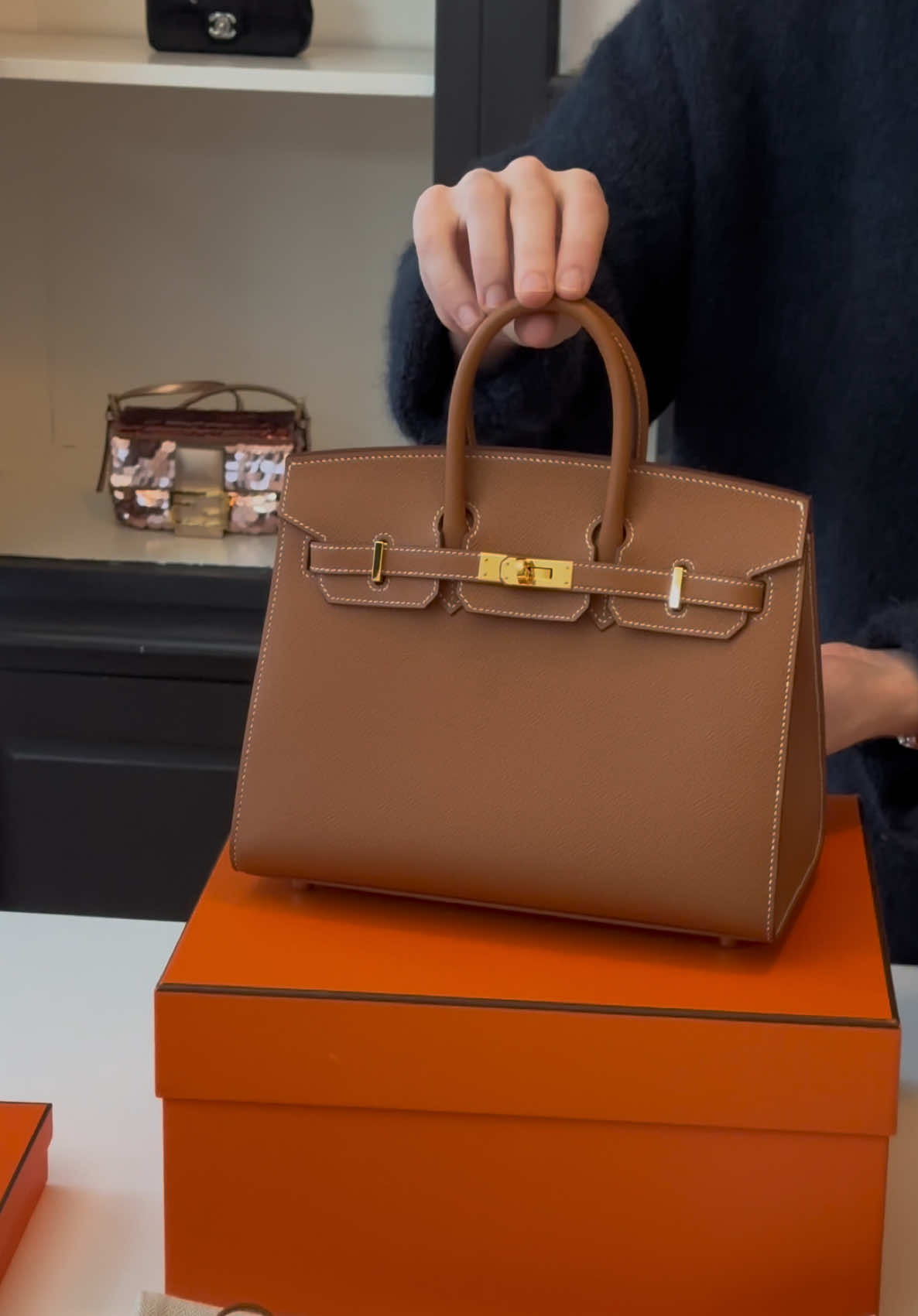 We got our hands on this Birkin 25 in Gold 🤭🤩🎄💫 #hermes #hermesbirkin #hermesunboxing #hermesbag #foryoupage #foryou #fyp #baglover #bagaddict 