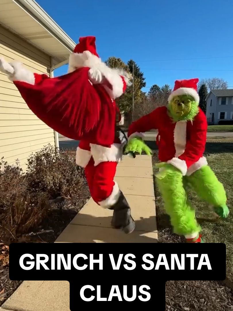 GRINCH VS SANTA CLAUS!! #memevideos #clip #scene #humor #awesome #super #fantastic #grinch #natale #ginglebells #santaclaus #holydays #noel #cadeaux #winter #regali #babbonatale #vs #speed #gara #velocity #corsa #real #share #ridere 