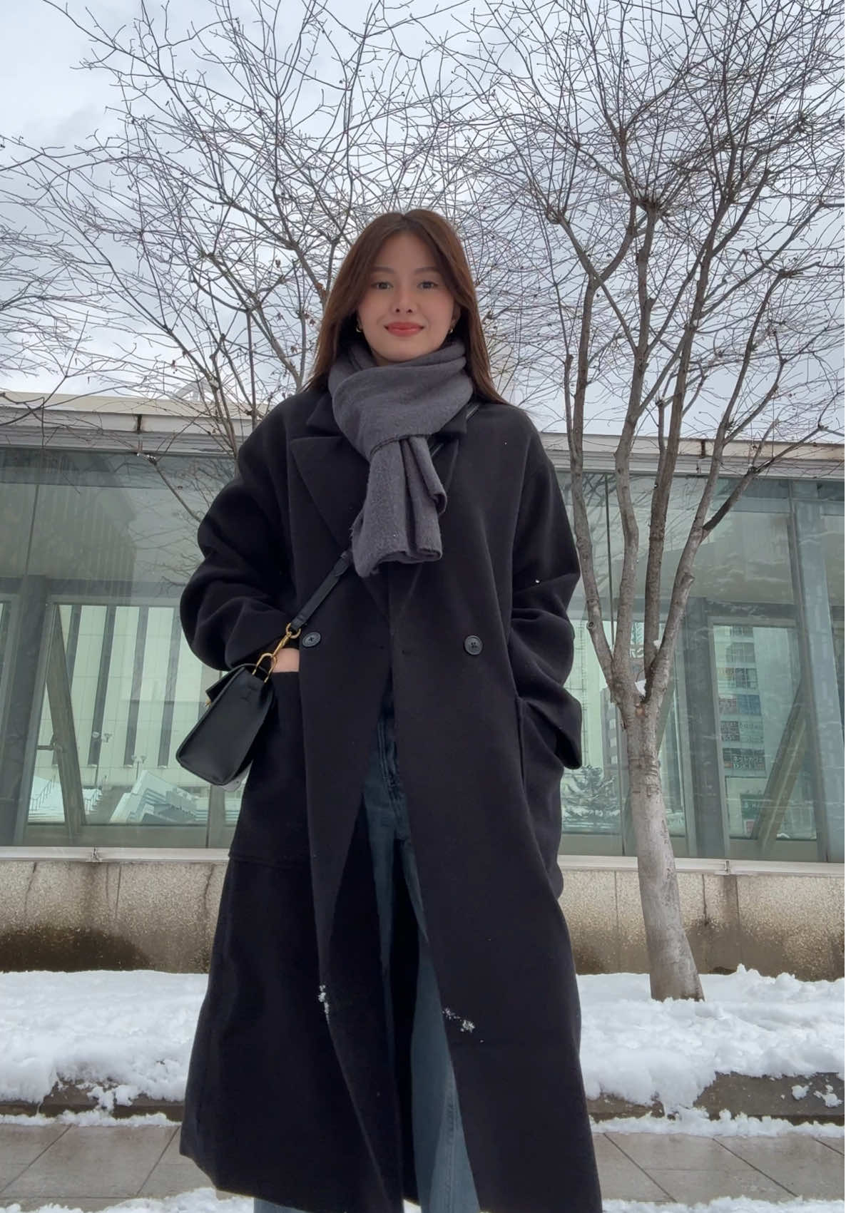 My first ever winter fit check from last year in Sapporo 🥰❄️ would love to experience another snowy holiday 🥹 #wintervibes #winter2024 #snowfall #winteroutfit #trenchcoat #winterstyle #styleinspo #charleskeith @CHARLESKEITHOFFICIAL 