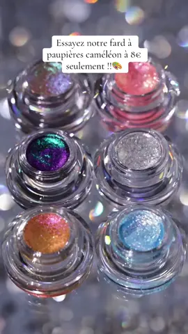 Livraison gratuite🚚 Découvrez la magie du maquillage avec notre Fard à Paupières Caméléon ! Ce produit révolutionnaire transforme votre routine de maquillage en une expérience créative et captivante en offrant une multitude de couleurs éblouissantes dans un seul fard à paupières.