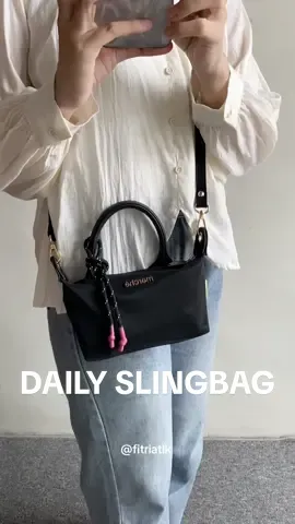 pengen koleksi semua warnanyaaa😭🙏🏻 #tasselempang #slingbag #taswanita #merchebag 
