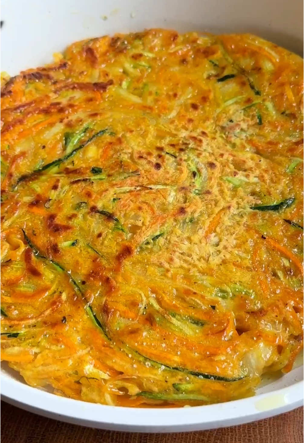 Zucchini Pancakes ➡️Ingredients: * 1 medium zucchini, julienned * 1 medium carrot, julienned * 1 small onion, julienned (using a knife) * 130 ml (½ cup + 2 tbsp) water * 130 g (1 cup) all-purpose flour * 2 tbsp cornstarch * ½ tsp baking powder * 1 tsp ground turmeric * ½ tsp ground black pepper * ½ tsp salt * Olive oil, for frying ❤️ Full recipe via  𝐋𝐢𝐧𝐤 𝐢𝐧 𝐦𝐲 𝐁𝐢𝐨 or at 𝐞𝐬𝐬𝐞𝐧𝐩𝐚𝐫𝐚𝐝𝐢𝐞𝐬.𝐜𝐨𝐦 #zucchinipancakes #pancakes 
