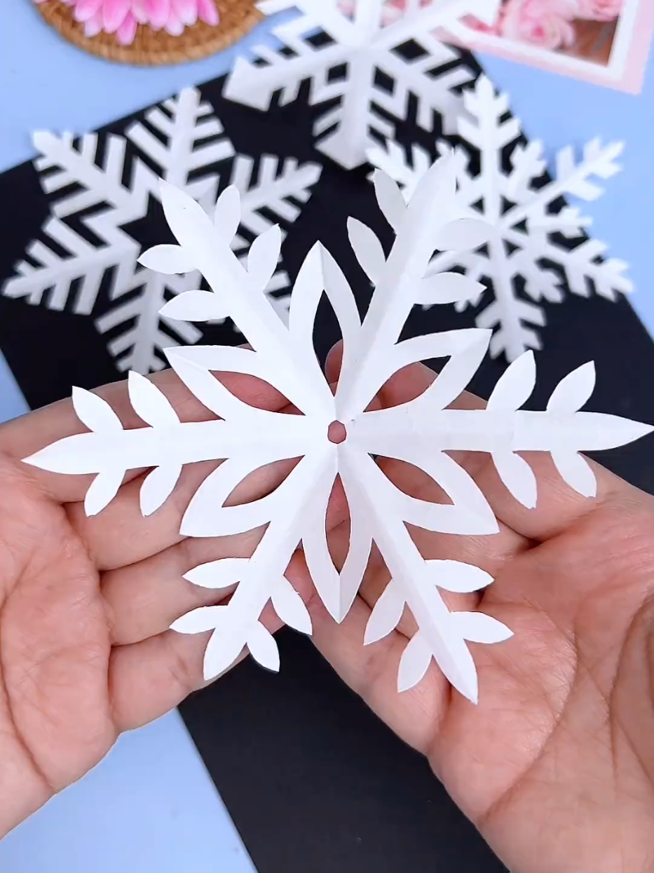 All the necessary materials are available at the link in my profile!  🤗 @arttok.w #creativekids #kidscrafts #diyforkids #craftingwithkids #handsonlearning #FamilyFun #kidsactivities #artwithkids #funwithkids #artforkids #craftideas #childhoodcreativity #earlychildhoodeducation #homeschoolart #diyprojects #momlife #parentingfun #artsandcrafts #artactivities #usaparents #kidscreate #americanmoms #familycrafts #ChristmasArt #KidsChristmasArt #HolidayArt #ChristmasDrawings #ChristmasCrafts #ChristmasForKids #merrychristmas 