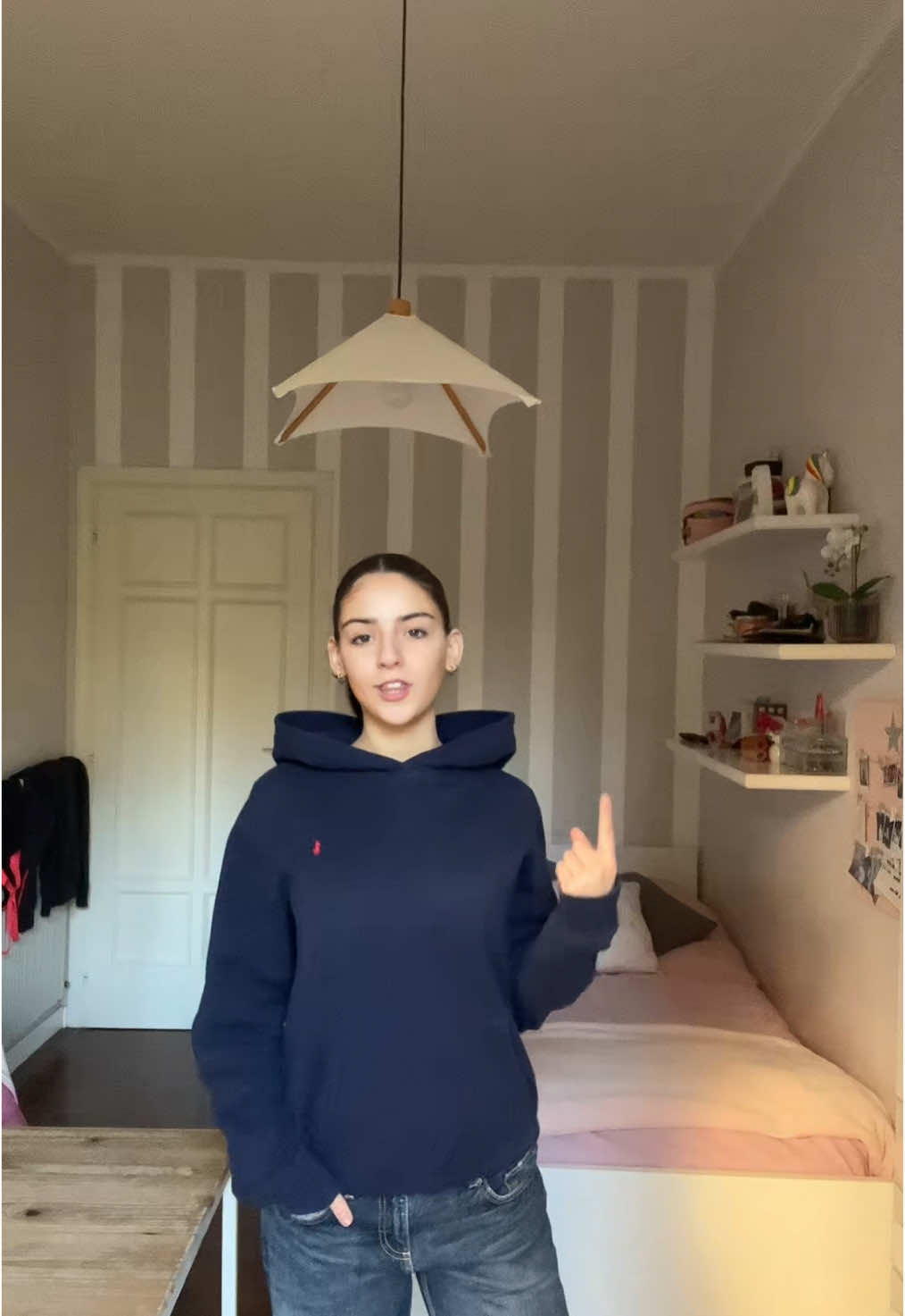 post scuola as always 😎 #outfitscuola #backtoschooloutfit #schooloutfit #backtoschooloutfitideas #BackToSchool #OOTD #fitcheck #ralphlaurenhoodie #carlbrave #ralphlauren  #navyblue #pariolina #fakepariolina