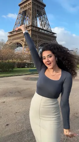 Am in PARIS 🇫🇷🥰🥐🤍✨ #Juliainparis #travel #paris #france #fyp #foryoupage #curlyhair #disney #christmas #grwm #trending #eiffeltower #europe 