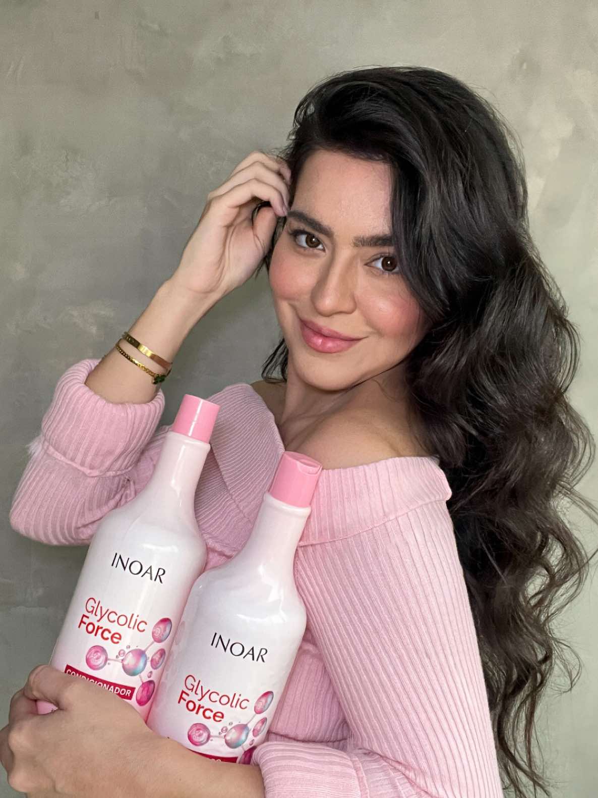 Que tal uma linha que vai deixar o seu cabelo hidratado, restaurado e sem frizz? A linha Inoar Glycolic Force é a dica do dia para um cabelão de salão em casa.💕 #inoar #rotinacapilar #hidratacaodecabelo #glycolic #cuidadocapilar