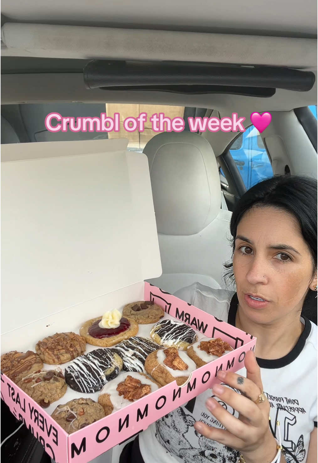 Crumbl of the week! @Crumbl #crumblecookiereview #cookiereview #tastetest 
