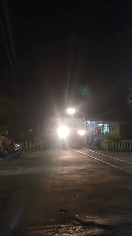 KA Pandalungan spesial kereta malan mewah M1 0 18 12, kini Pandalungan makin sempurna setelah bertransformasi menjadi kereta eksekutif stainless steel gen 1 bekas Bima/Argo Semeru dengan kereta makan mewah yang masih dipertahankan😍 #fyp #tiktok #jember #surabaya #jakarta #kai #kai121 #pandalungan 