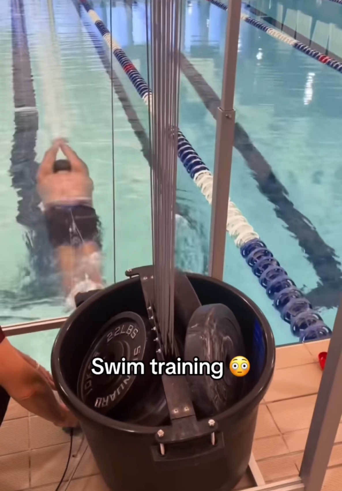 This is some impressive strength 🤯 🎥: cam_mcevoy on IG #swimming #swimmerlife #swimtraining 